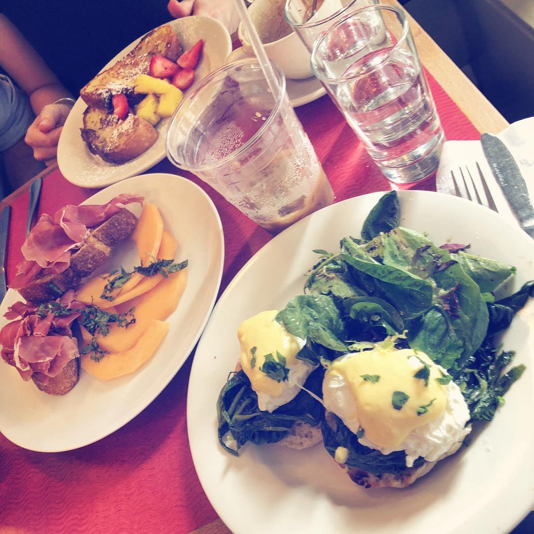 Brunch with Hannah and some People