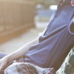 vivelips_0798 male on bench